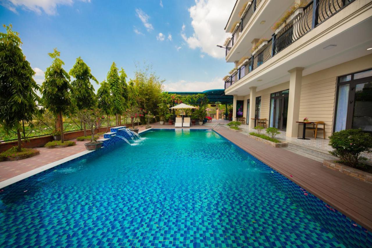 Khu Nghi Duong Huong Sen - Binh My, Cu Chi Hotel Ho Chi Minh City Exterior photo